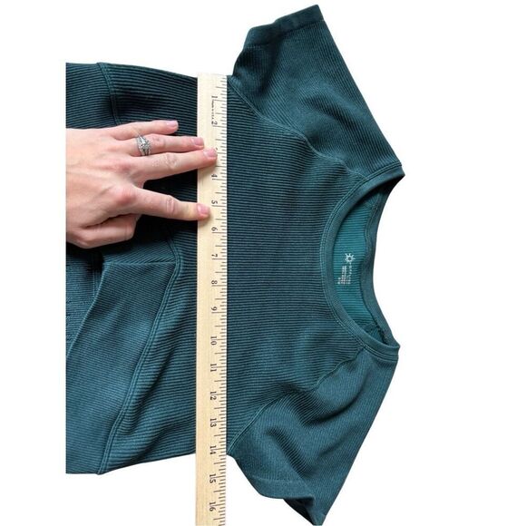 OFFLINE By Aerie Seamless V-Front T-Shirt size M Crop Top Deep Forest Green - Picture 6 of 9